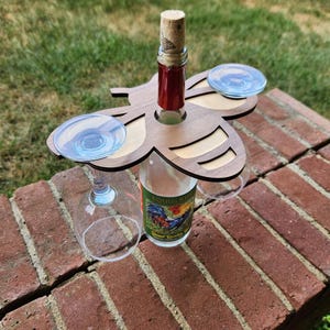 Bee Wine Holder | Handmade Wooden Wine Rack | Cute Bee Bottle Display | Rustic Kitchen Decor | Gift for Wine Lovers | Bee Home Decor
