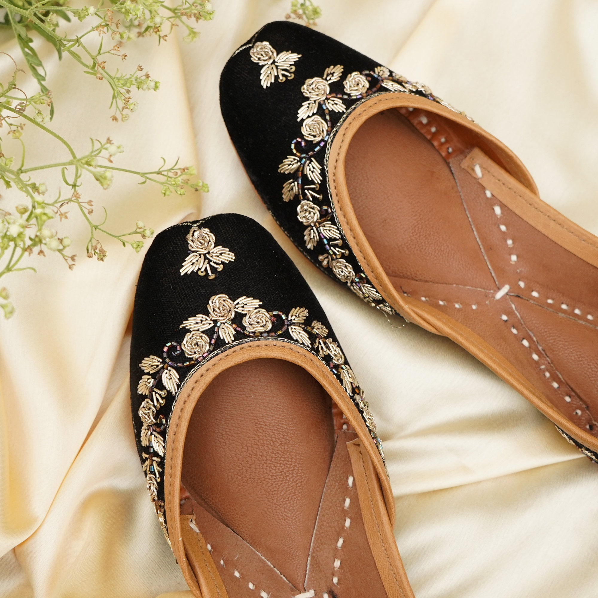 stylish jutti for girl