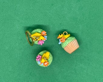 Hand made cupcake Duck   stitch marker, progress keeper, steken markeerder charm