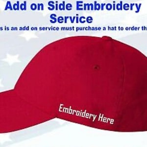 Puede incluir: Gorra de béisbol roja con bordado blanco que dice "Embroidery Here". Este es un servicio adicional para comprar bordado en una gorra.