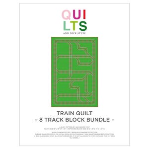 Könnte beinhalten: Weißer Hintergrund mit dem Text "QUILTS AND NICE STUFF" in Pink, Grün und Rot. Das Bild zeigt ein grünes Rechteck mit einem Eisenbahnstrecken-Design. Der Text "TRAIN QUILT - 8 TRACK BLOCK BUNDLE" steht darunter.