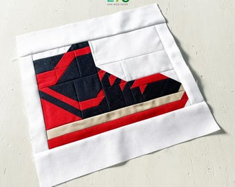 1960年代のモダンなパッチワーク、手縫いのキルティングと刺繍が施され