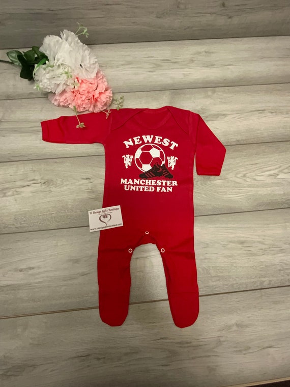 can have any name on this Clothing Unisex Kids Clothing Unisex Baby Clothing Clothing Sets Personalised Baby manchester united Inspired Gift Set- newest man u fan 0 to 18 months 