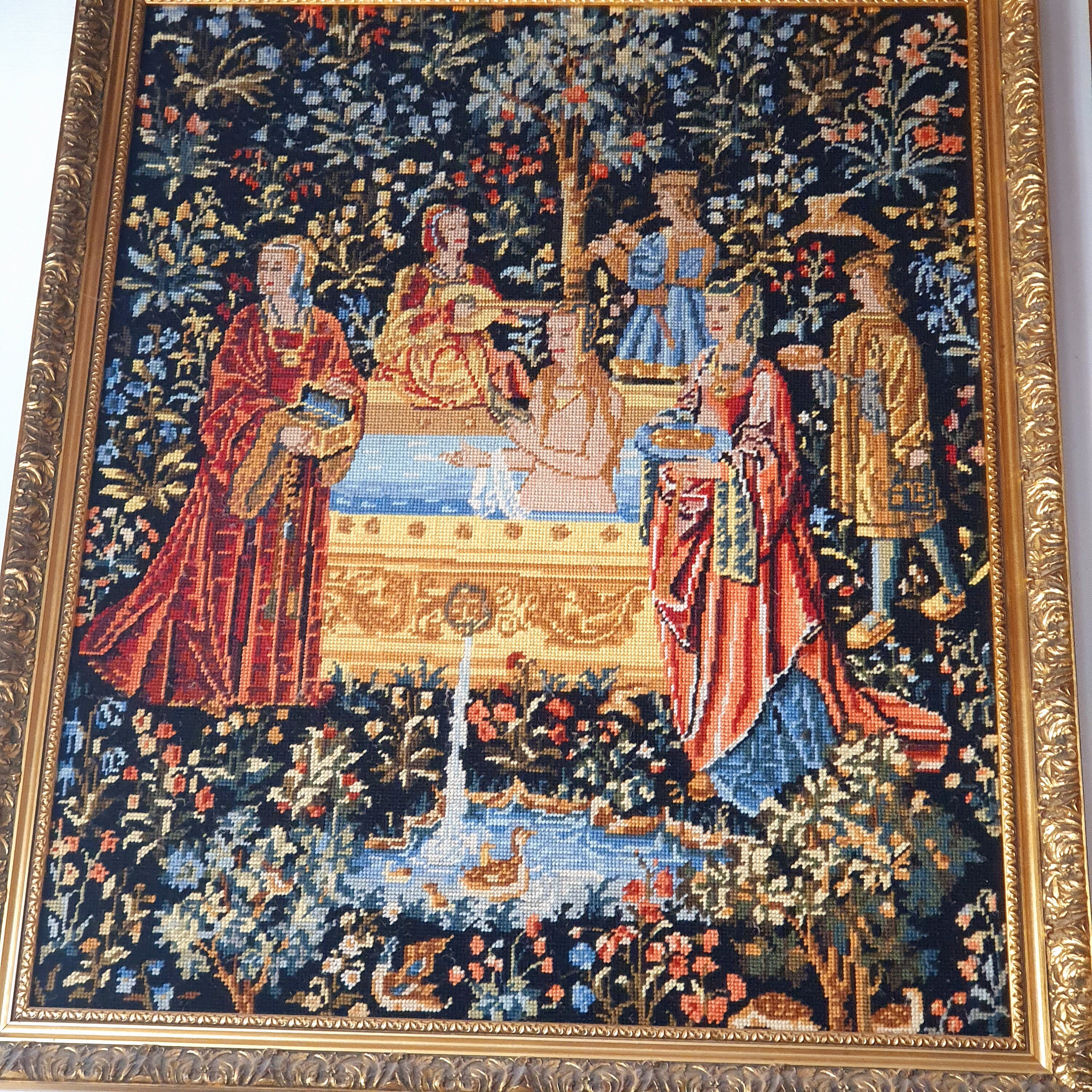 Grande Broderie Vintage Encadrée Photo