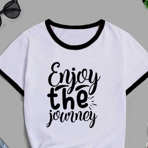 旅を楽しむ、svg、cricut、キャンプ svg、アドベンチャー シャツ デザイン、モチベーションを高める壁掛けサイン、旅を楽しむ svg、png、ささいなことを楽しむ