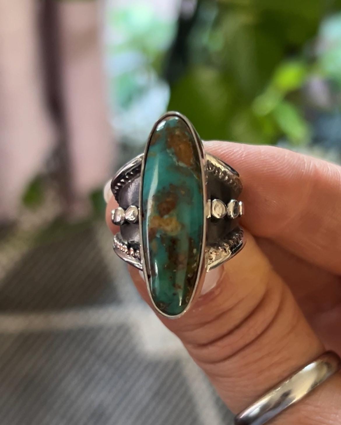 オーバル ロイストン ターコイズ ステートメントリング - 幅広