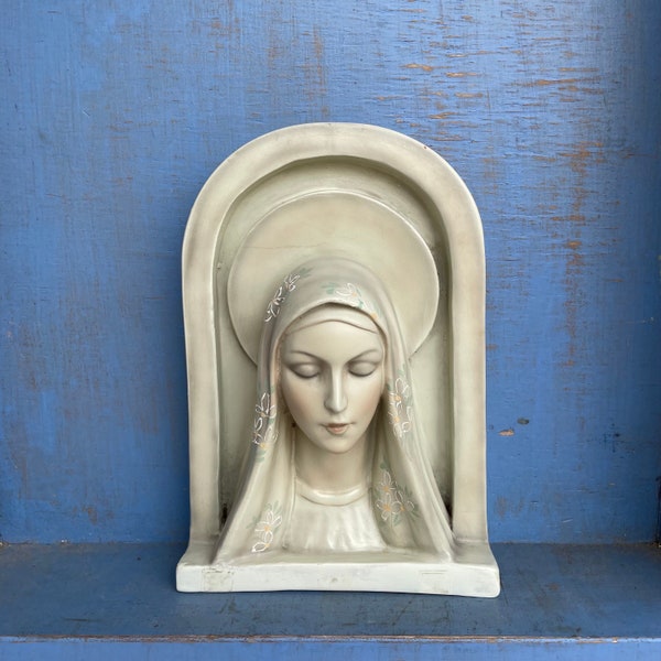 Virgin Mary Decò. Earthenware made in Italy. Italian ceramic. Country house decoration. Virgin Mary Sculpture. Decò Sculpture.