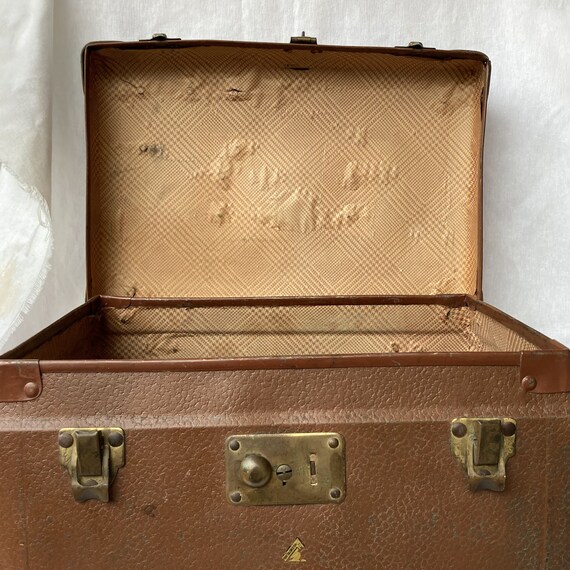 Italian Vintage suitcase. 1950 s Italian suitcase. It… Gem