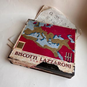 Antica scatola in latta italiana Biscotti Lazzaroni con etichetta in carta Tavola geografica Impero Romano. Scatola rara Lazzaroni Saronno.