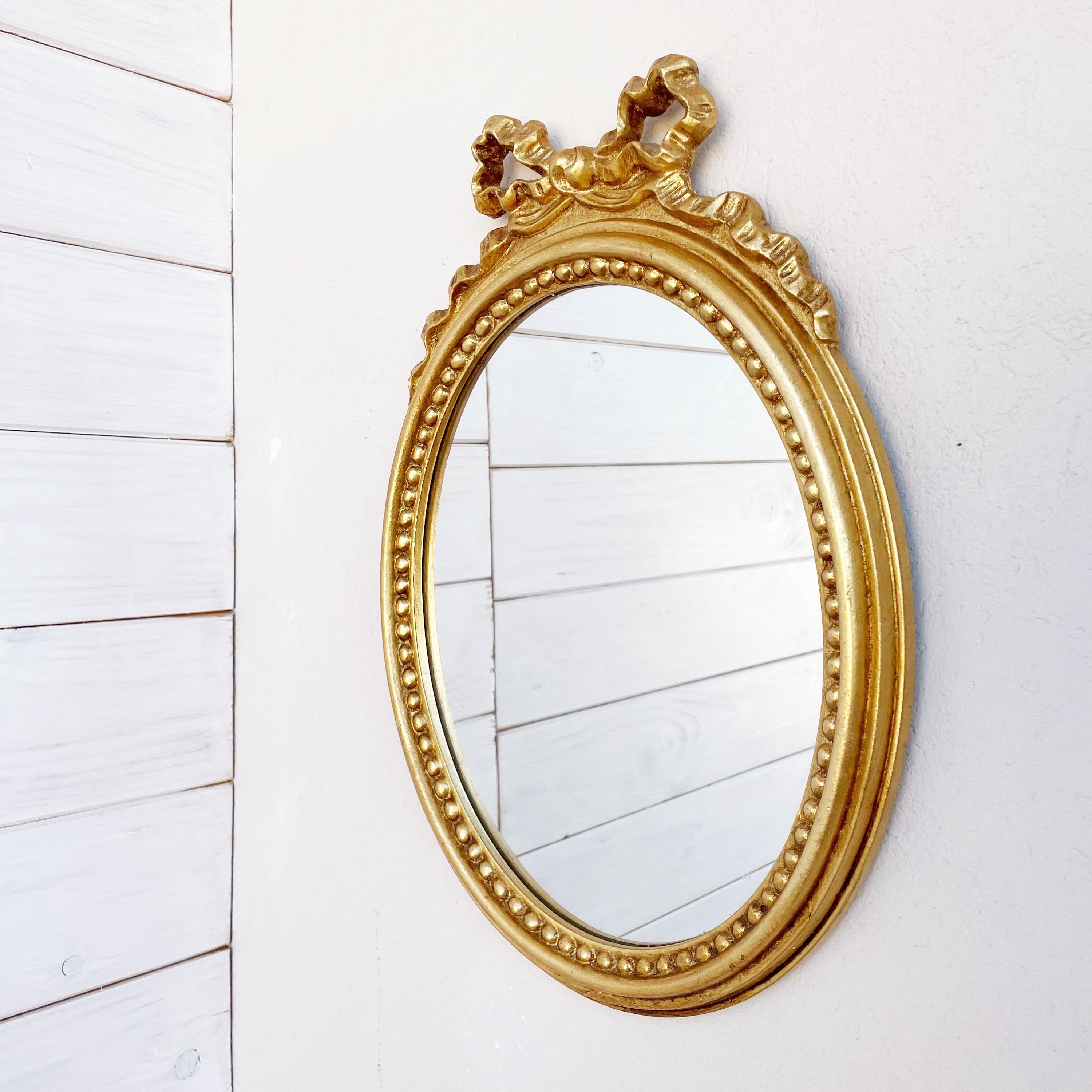 バロック様式の金メッキの木製ウォールミラー。ヴィンテージの木製