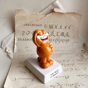 Vintage Garfield &quot;You need it when?!&quot; figurine. Collectible Garfield. Ceramic Garfield figurine. Vintage 1981. Garfield lover gift