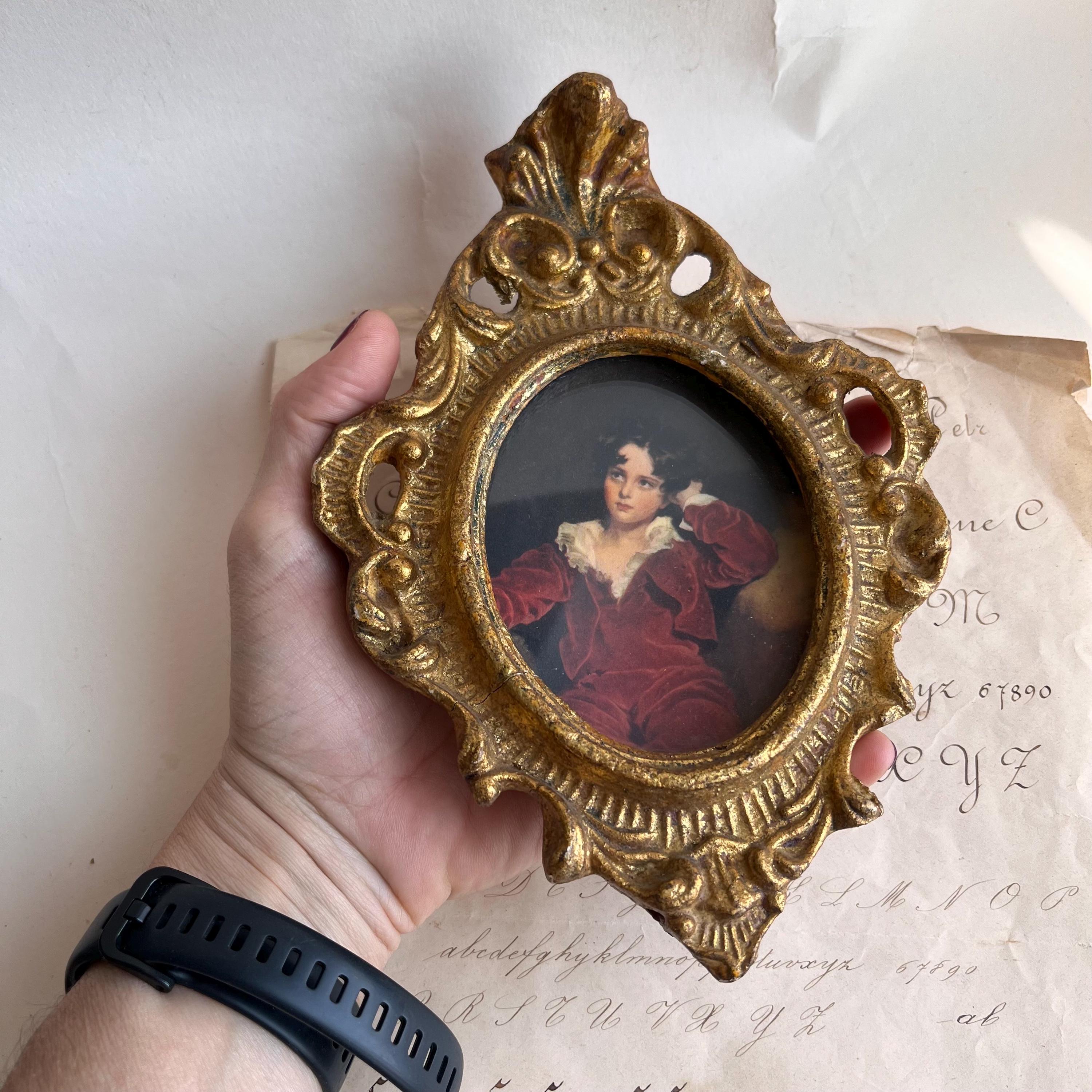 フィレンツェ風の額縁に入った絵画のペア。クラシックなイタリアン 