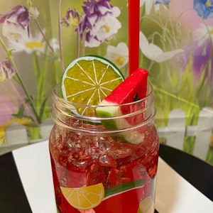 Fausse boisson pastèque citron vert : présentoir à boisson pour accessoire photo