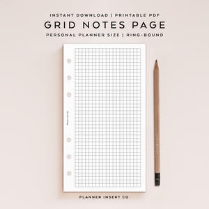 Może przedstawiać: Biała strona w kratkę do osobistego planera z segregatorami z sześcioma okrągłymi otworami po lewej stronie. Tekst brzmi INSTANT DOWNLOAD | PRINTABLE PDF GRID NOTES PAGE PERSONAL PLANNER SIZE | RING-BOUND oraz PLANNER INSERT CO.
