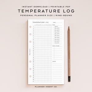 Könnte beinhalten: Ein weißes Temperaturprotokoll-Planer-Insert mit Rasterlayout zur täglichen Temperaturverfolgung. Der Text "TEMPERATURE LOG" und "PERSONAL PLANNER SIZE | RING-BOUND" stehen oben. Ein Bleistift aus Holz liegt rechts.