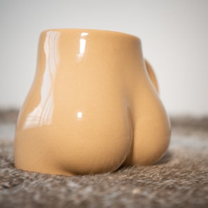Ceramic butt mug Warm Tones image 3