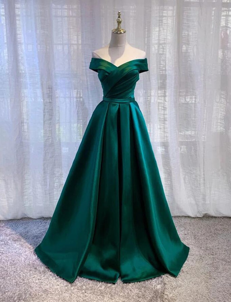 Green Prom Dress Off The Shoulder Straps Satin Ball Gown Graduation Party Dress For Girls Sweet 16 Dress Evening Party Dress Formal Wear zdjęcie 4