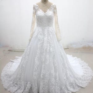 Lace Wedding Dress Long Sleeves with Pearl Buttons Back Long Train Bridal Gown Dresses For Brides Bride Dress