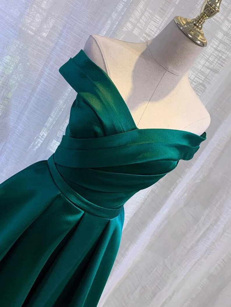 Green Prom Dress Off The Shoulder Straps Satin Ball Gown Graduation Party Dress For Girls Sweet 16 Dress Evening Party Dress Formal Wear zdjęcie 6