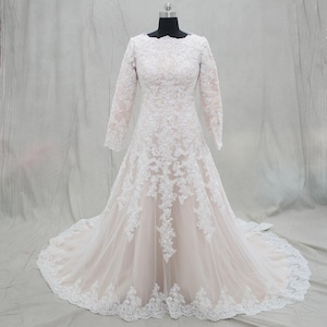 Modest Muslim Wedding Dress Long Sleeves Champagne Lining with Ivory Lace Long Train Bridal Gown Dresses For Brides Bride Dress Vintage