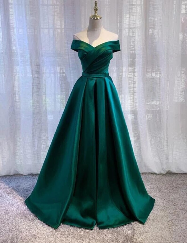 Green Prom Dress Off The Shoulder Straps Satin Ball Gown Graduation Party Dress For Girls Sweet 16 Dress Evening Party Dress Formal Wear zdjęcie 1