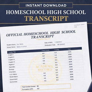 Op de afbeelding: Een Homeschool High School Transcript-document met de tekst "Direct downloaden" bovenaan. Het document bevat velden voor studenteninformatie, cursustitels, cijfers en credits. Een afstudeerpet en kwast zitten in de afbeelding.