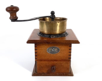 Wooden and brass hand coffee grinder Bassenhaus