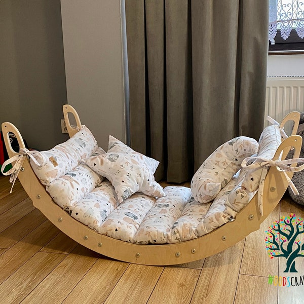 Bogen mit Kissen: Kletterbogen Rocker, Kletterdreieck, Indoor-Spielplatz aus Holz, Baby-Gym aus Holz, Montessori-Kletterer