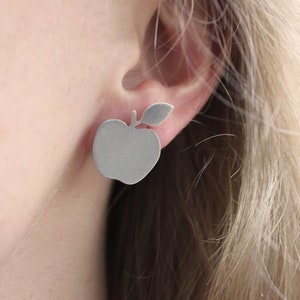 Pendientes de manzana de plata: joyería de granja caprichosa para la estética Cottage Core