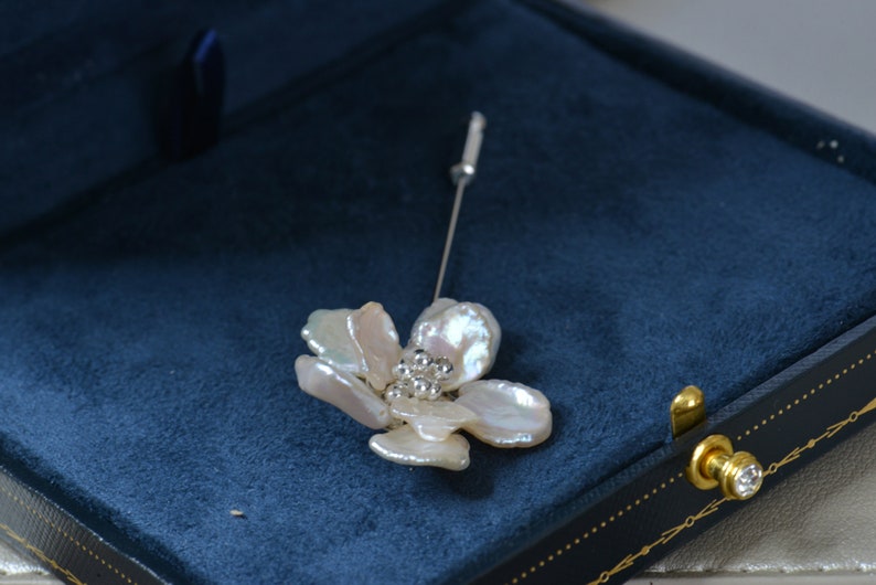 Handmade flower pearl brooch/genuine pearl gift for mom/Blooming Flowers Brooch/pearl brooch pin image 9