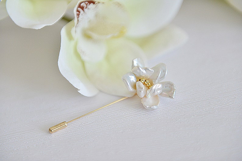 Handmade flower pearl brooch/genuine pearl gift for mom/Blooming Flowers Brooch/pearl brooch pin image 1