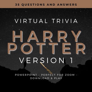 Puede incluir: Una imagen en blanco y negro de un cielo nocturno estrellado con dos siluetas de personas de pie en una colina. El texto "35 QUESTIONS AND ANSWERS" está en la parte superior de la imagen. El texto "VIRTUAL TRIVIA HARRY POTTER VERSION 1" está en el centro de la imagen. El texto "POWERPOINT PERFECT FOR ZOOM - DOWNLOAD & PLAY" está en la parte inferior de la imagen.