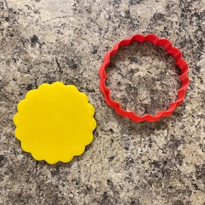 Scalloped Circle Cookie Cutter / Fondant / Polymer Clay / Playdoh