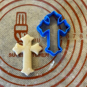 Cross #4 Cookie Cutter / Polymer Clay / Fondant / Playdoh