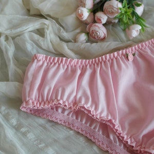 Pink panty with satin rose Rose culotte with frills