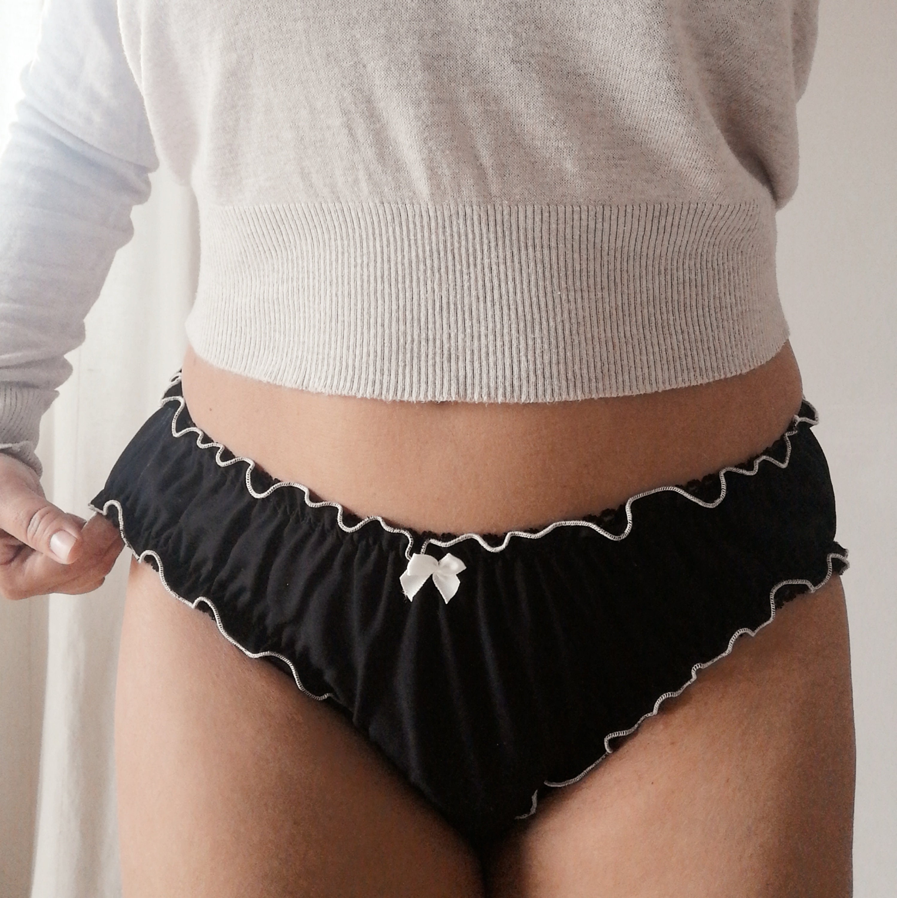 Frilly knickers black