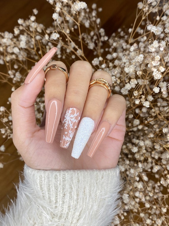 Nude y blanco glitter copos de nieve diseño de uñas / presión - Etsy España