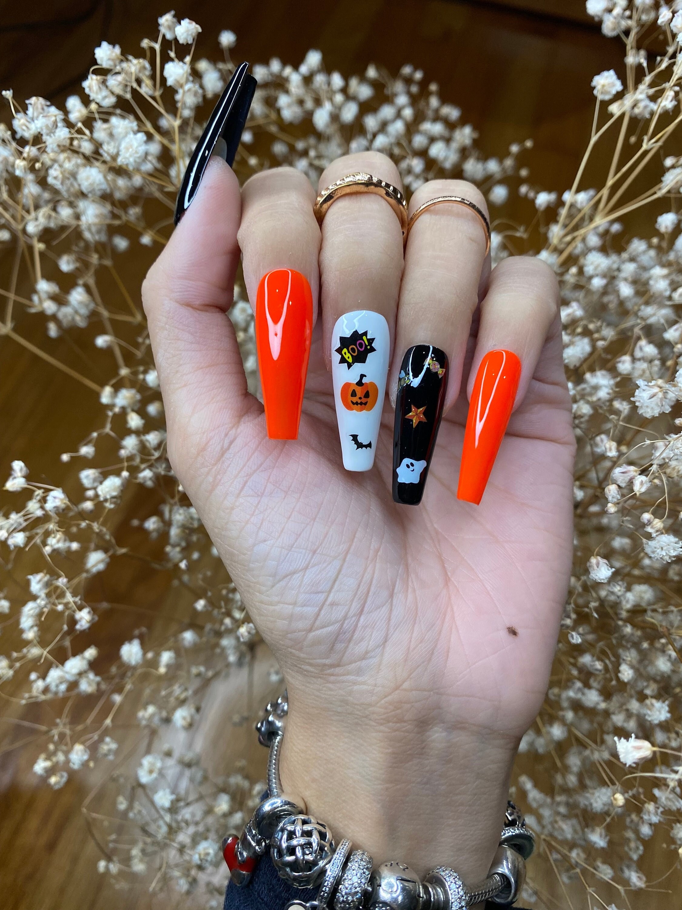 Coffin halloween nails discount