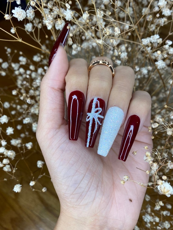 50 Beautiful But Simple Winter Acrylic Coffin Nail Designs You Need To Have  For Holida… | Gold acrylic nails, Acrylic nail designs coffin, Long square  acrylic nails