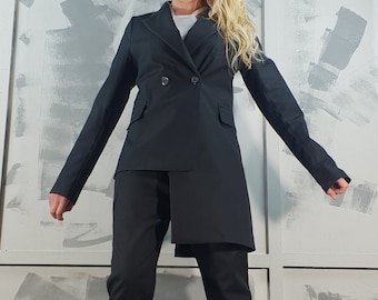 Blazer negro asimétrico: chaqueta vanguardista con estilo, abrigo steampunk escultural para mujer, moda deconstruida artesanalmente.