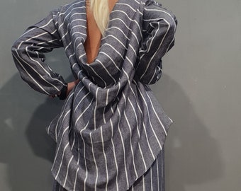 Oversized Women Linen Shirt, Open Back Extravagant Tunic, Avant Garde Linen Shirt, Loose Women Tunic, Boho Women Top with 3/4 Sleeve