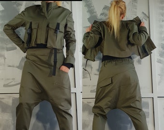 Conjunto vanguardista para mujer: chaqueta extravagante con bolsillos y pantalones de tiro caído