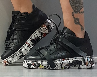 Zapatillas de cuero negro artesanales: suela de colores extravagantes, zapatos góticos grunge