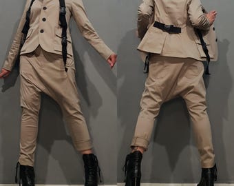 Conjunto de blazer y pantalón harén vanguardista: dos piezas de diseñador, ropa urbana deconstruida, traje de alta costura para mujer, ropa artística.
