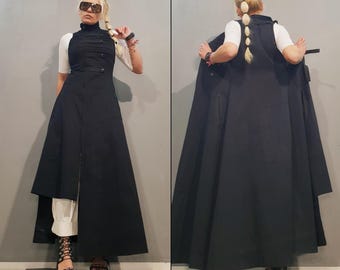 Colete preto gótico, colete assimétrico exclusivo, colete feminino desconstruído, colete steampunk, jaqueta extravagante, colete vanguardista, roupa de festa