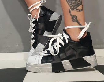 Zapatillas extravagantes de piel auténtica para mujer, zapatos extravagantes para mujer, zapatillas góticas, zapatillas con lazo, zapatillas blancas y negras