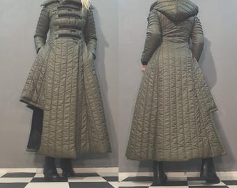 Chaqueta larga acolchada de vanguardia: abrigo de invierno de lujo, prenda de diseño extravagante y artesanal, estilo único para mujer.