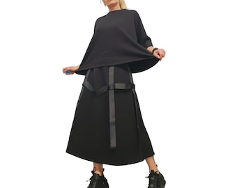 Ensemble jupe noire avant-gardiste : chemisier ample de créateur et jupe portefeuille, ensemble streetwear minimaliste, mode urbaine faite main