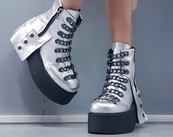 grunge style boots