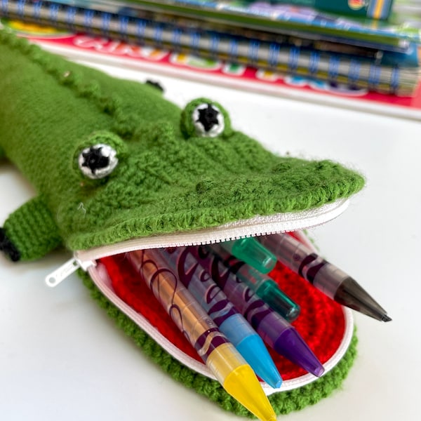 Étui à crayons/pochette de rangement en crocodile au crochet, cadeau certifié commerce équitable pour enfants WFTO